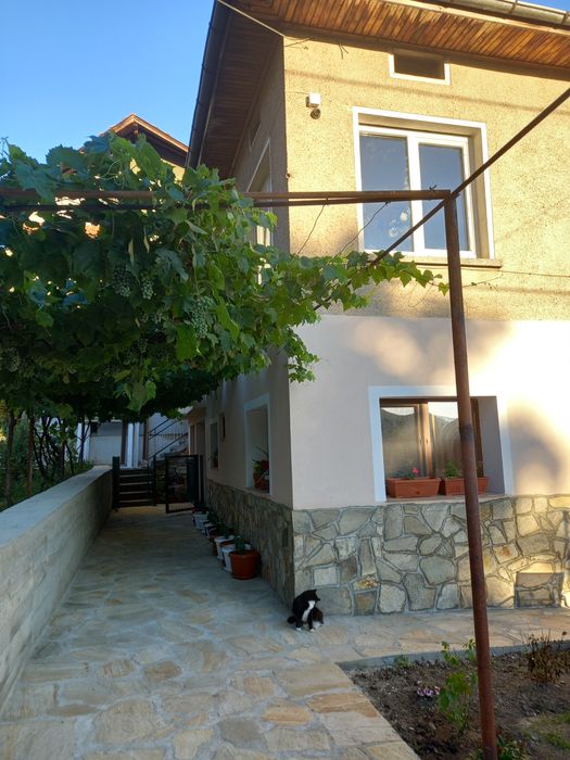 Дава се под наем Етаж от къща в Велинград - 83 кв.м за 350 € - Снимка #2