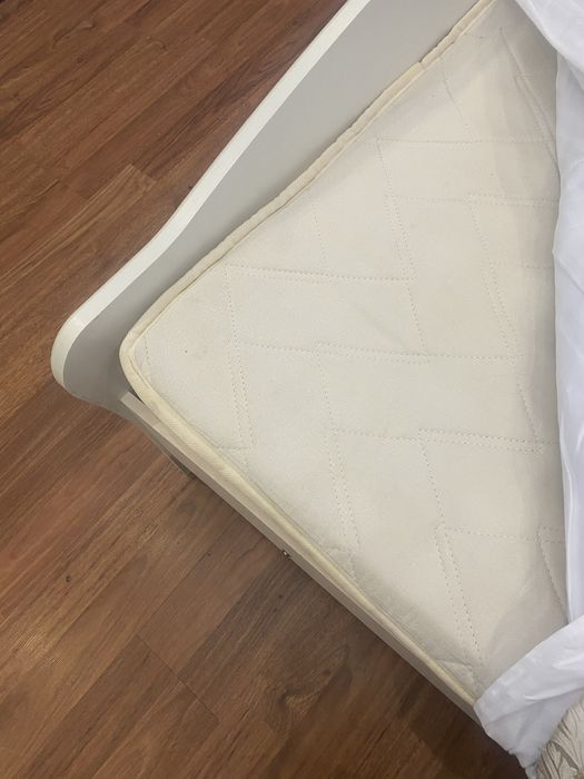 Спальний гарнитур в отличном состояние 200000