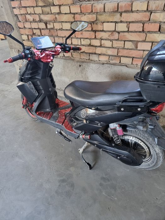 Redlayn skuter sotiladi 600$