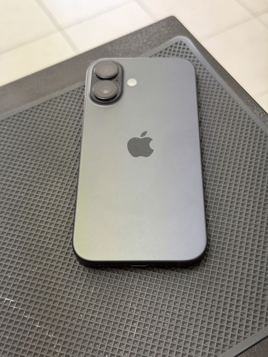 Apple iPhone 16 Black 128GB КатоНов Гаранция