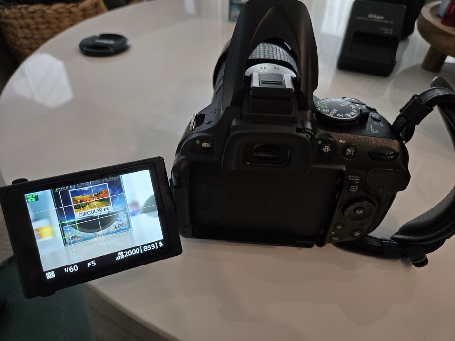 Set Complet Nikon D5200 - Obiectiv Versatil 18-140mm + Fix 50mm f/1.8 + Filtru Hoya + Geantă Lowepro