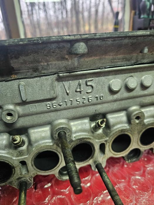 Продавам оборудвана цилиндрова  глава 2.HDi