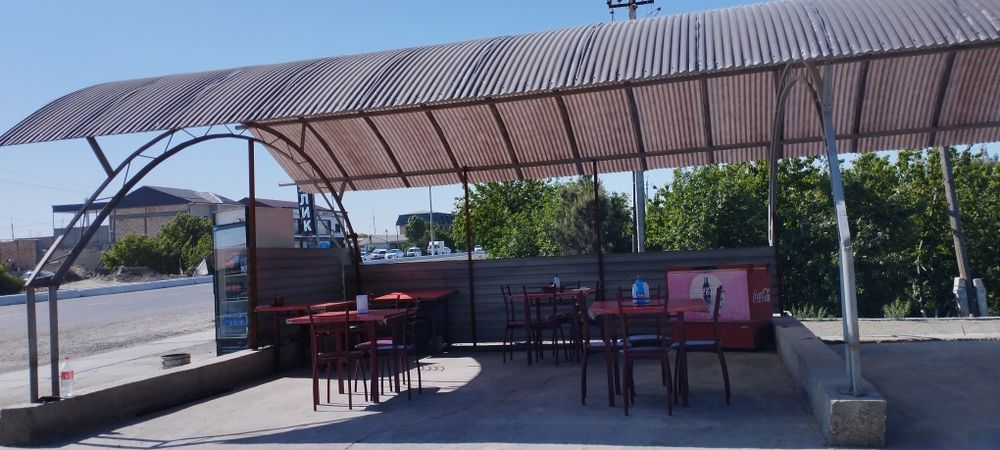 Кафе ва нонвойхона сотилади.