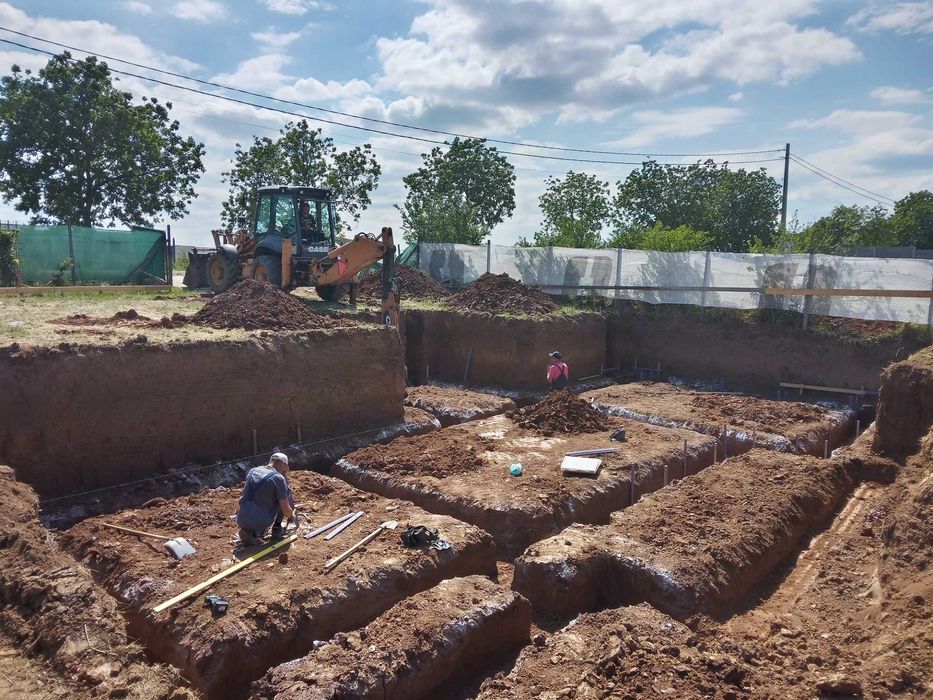 Lucrari, servicii cu buldoexcavator, excavator, miniincarcator.