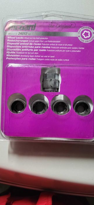 Секретни гайки Тойота