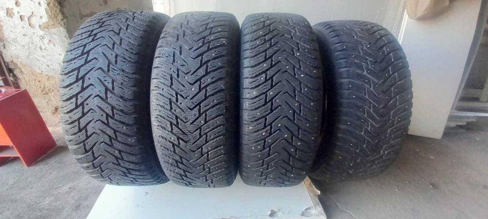 Продаю зимние шины Hakkapeliitta 8 SUV 265/65 Р17