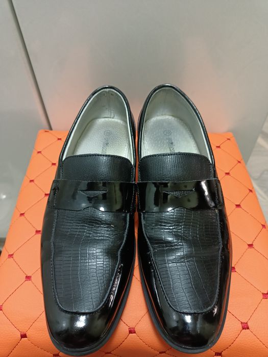 Продам туфли и кеды