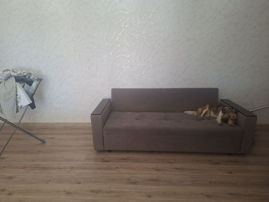 Продаётся диван велюровый б/у в Аксу Кенте,