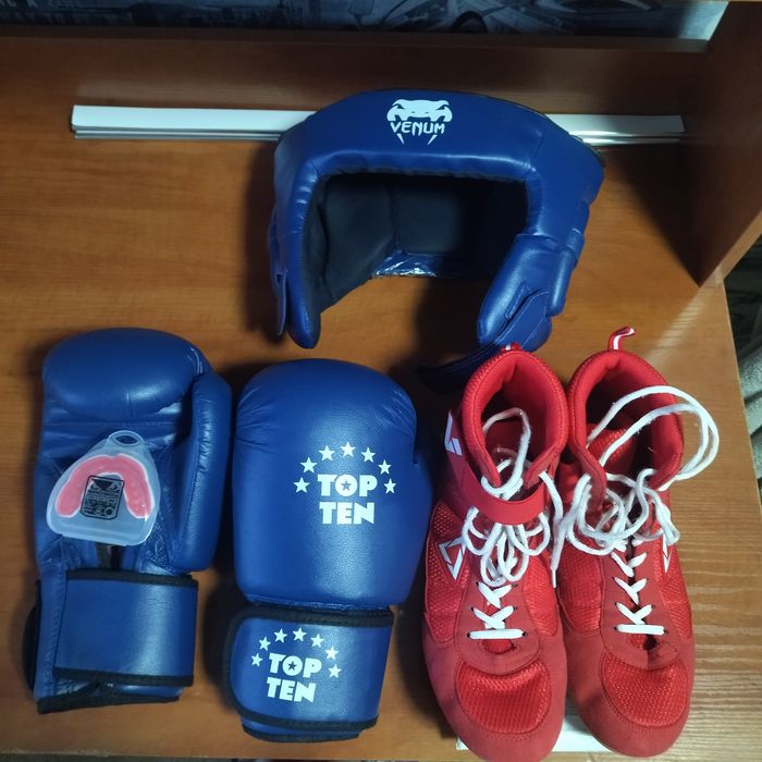 Боксерские перчатки комплект