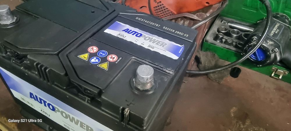 Продам аккумулятор на авто.