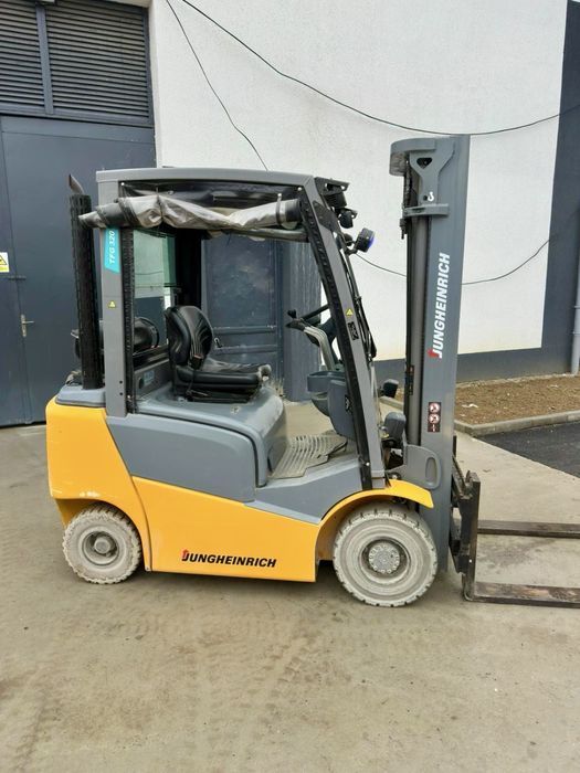 Jungheinrich TFG 320 Stivuitor cu ISCIR Jungheinrich TFG 320 GPL Triplex an 2017 Impecabil