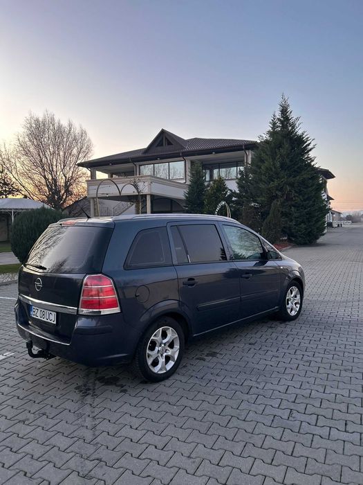 Opel Zafira  folosit de familie