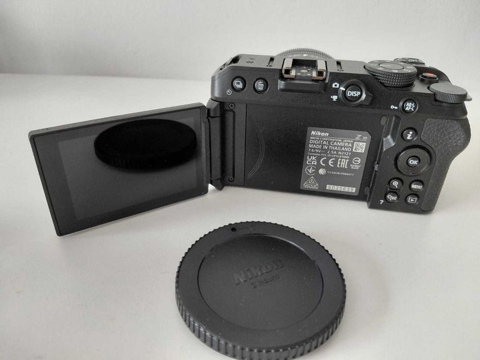 Kit Vlogging Complet: Nikon Z30 + Obiectiv 16-50mm (850 cadre) + Trepied SmallRig + Microfon Dublu Boya