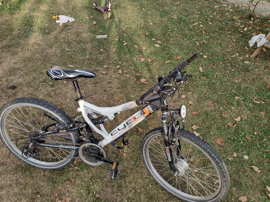Vând bicicleta suspensie roti 24