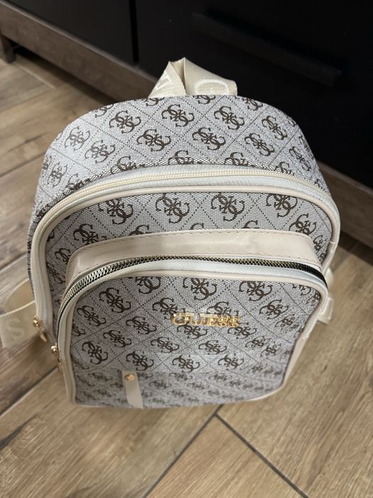 Дамска бежова раница