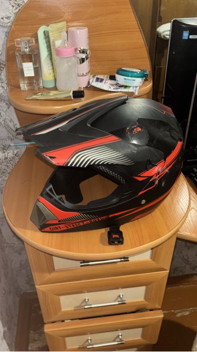 Шлем с перчаткой