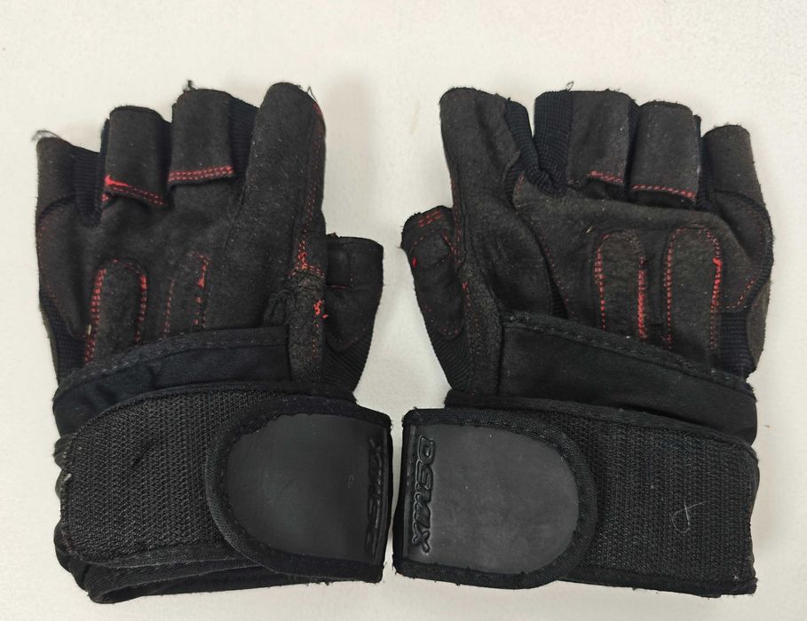 Рабочие и спортивные перчатки от мазолей