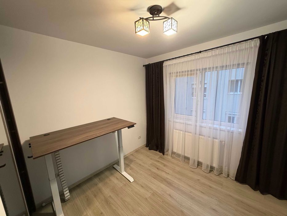 Inchiriez apartament cu 3 camere - Valea Lupului