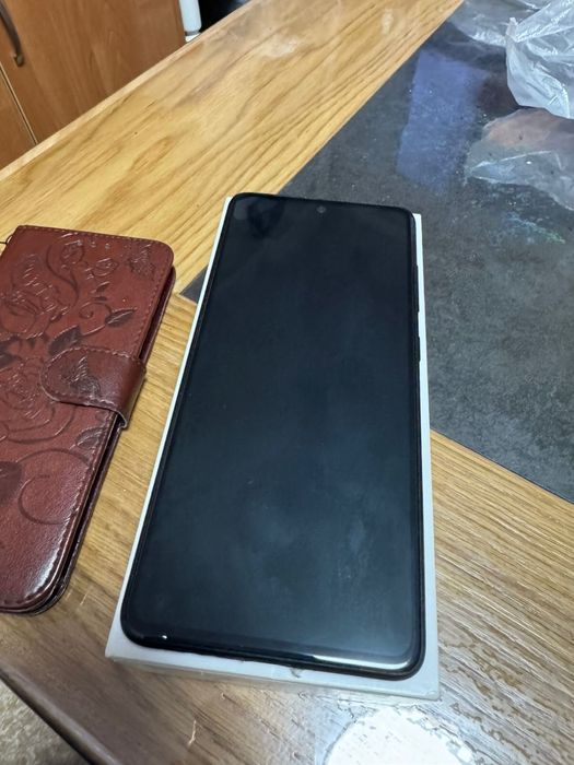 Продам телефон Самсунг А51