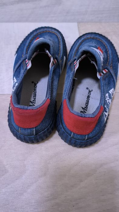 Продам детские кроссовки размер 27