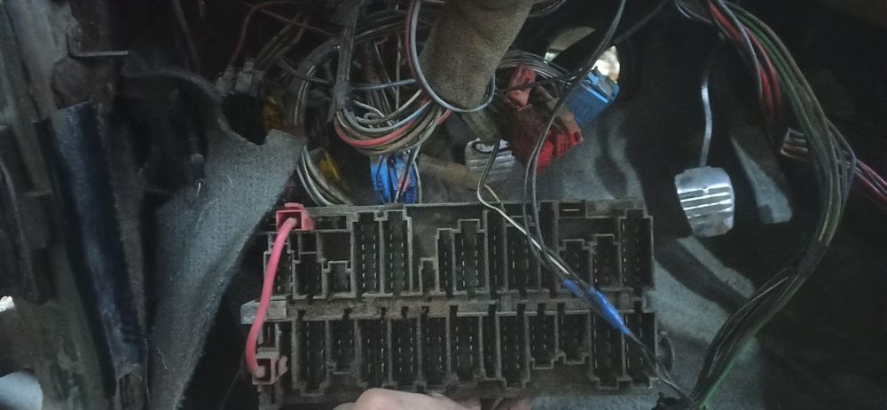 блоки реле предохранителей проводка Фольксваген