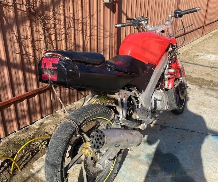 Vând cross de 200 cc