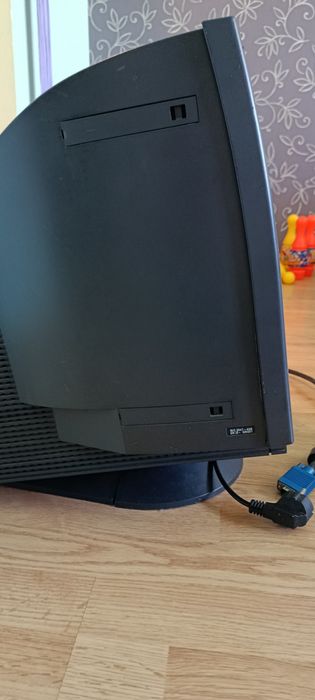 РЯДЪК РЕТРО ГЕЙМИНГ Монитор IBM G74 нормално за възрастта си
