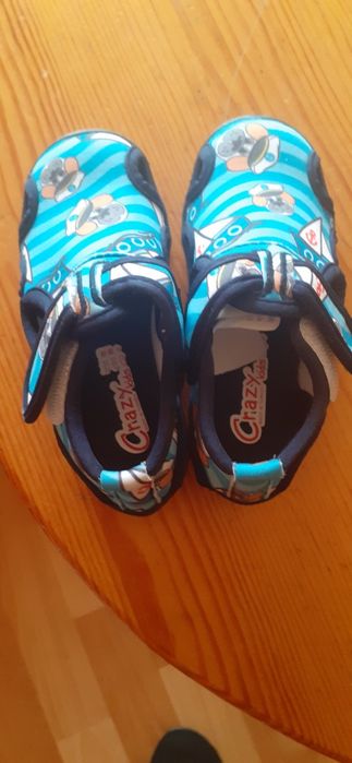 Сандали чисто нови