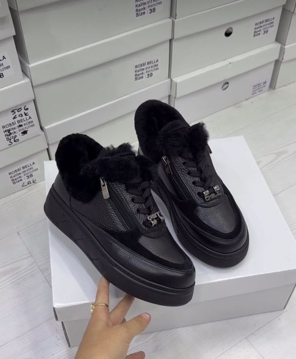 Продам зимние кроссовки