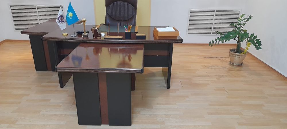 Офисная мебель, столы