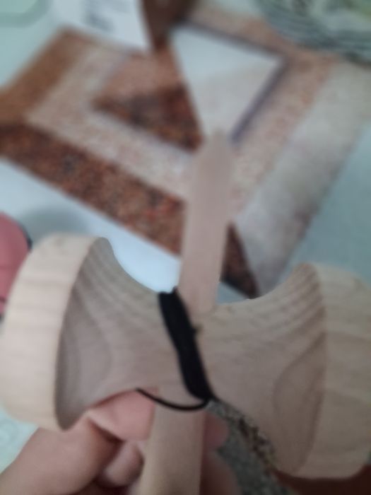 Kendama strogo napolitan.