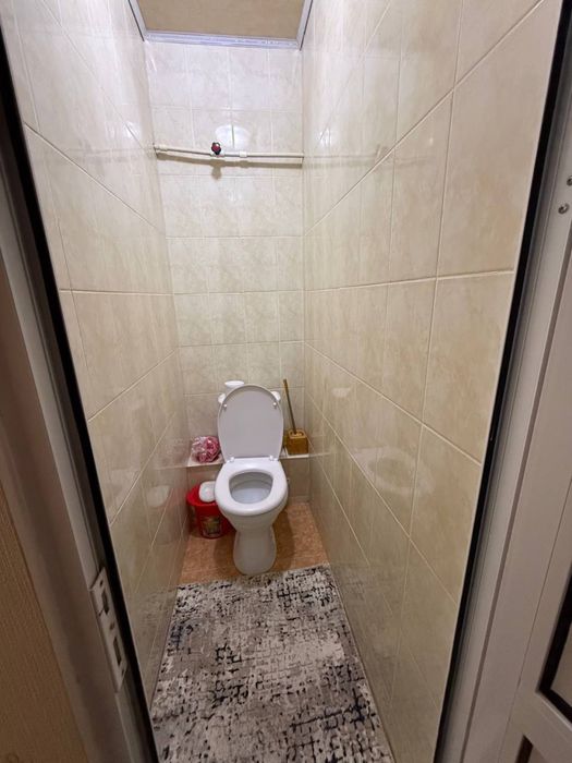 Sotiladi 9-bozor yonida joylashgan 3 xonali kvartira