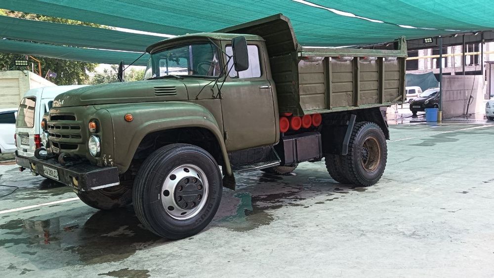 Zil samosval sotiladi