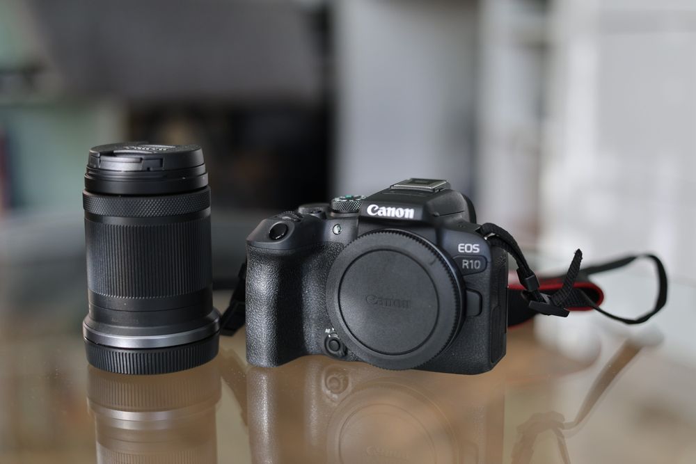 Canon R10 + Обектив Rf-s 18-150 mm.
