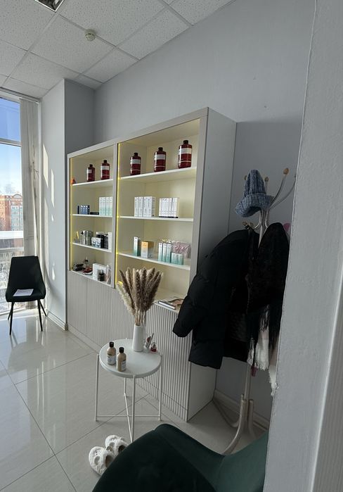 Витрина , шкаф в идеальном состоянии