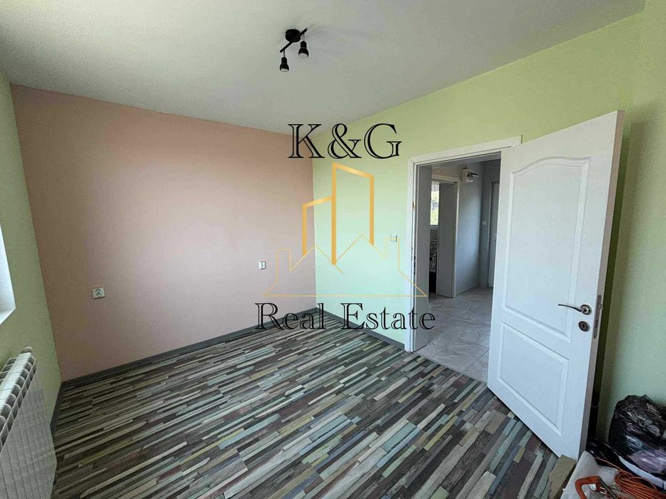 Етаж от кооперация след основен ремонт !