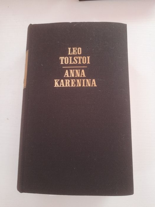 Carte "Anna Karenina"