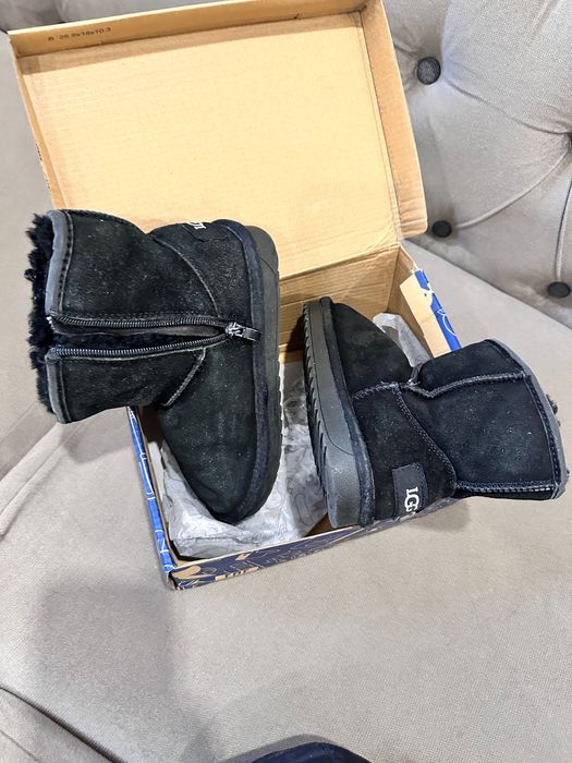 Зимний комбинезон и обувь на мальчика