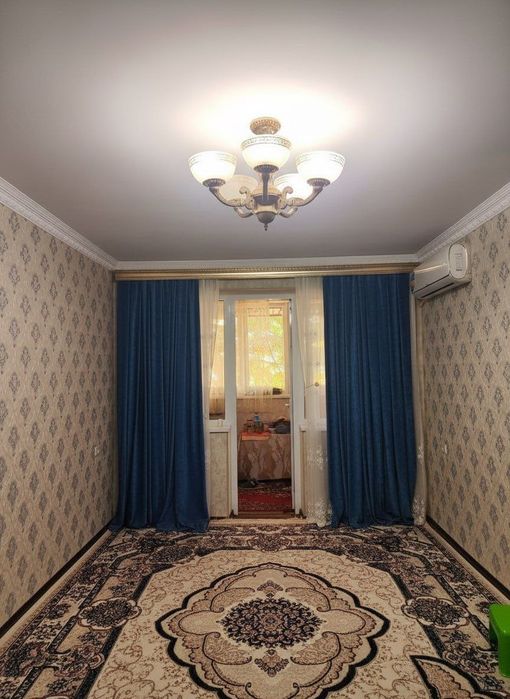 Азиз бозор 8-март фабрика ёнида квартира зўдлик билан Сотилади