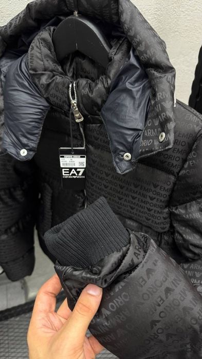 Geacă groasă de iarnă Armani,material impermeabil,calitate luxury,toate mărimile disponibile