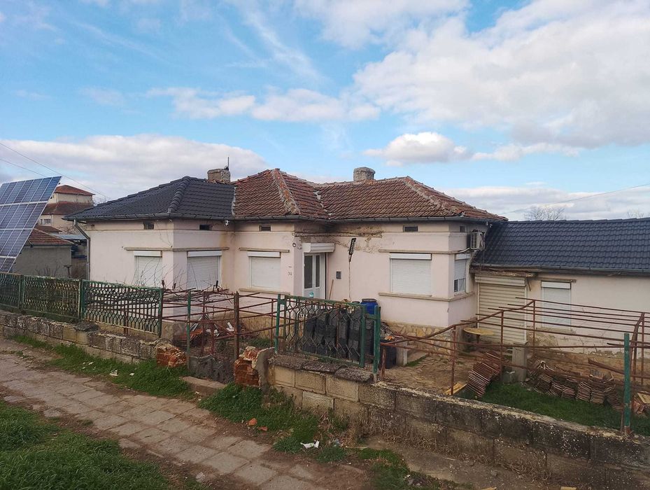 Къща в центъра на Карапелит