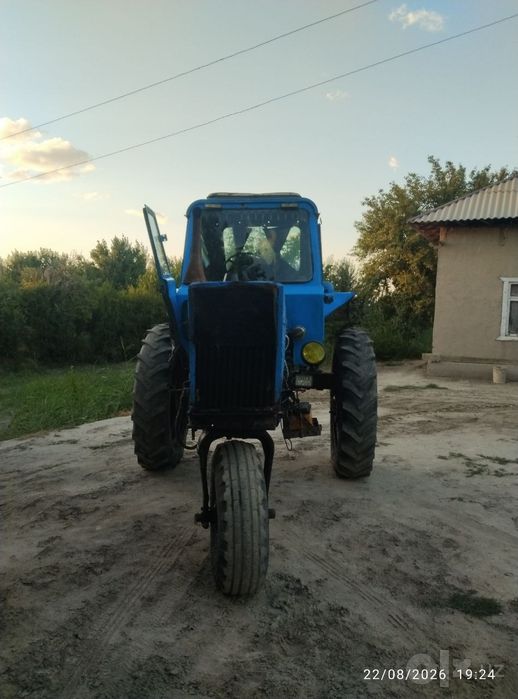 Traktor sotiladi