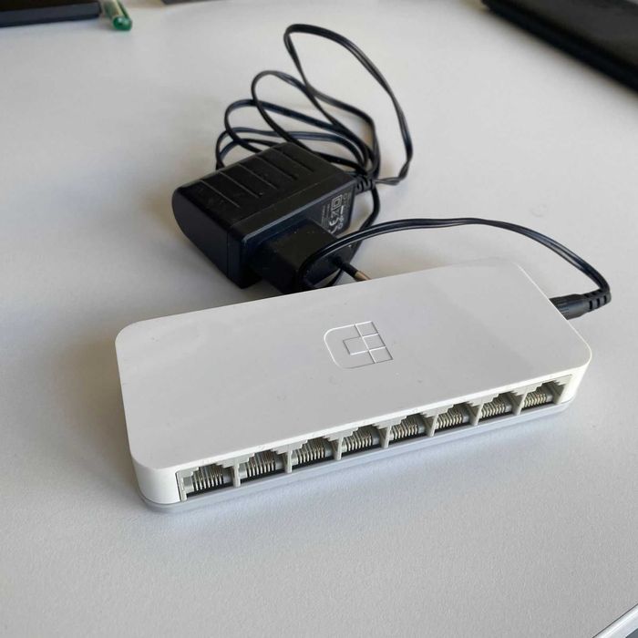 Коммутатор 8 port D-Link DES-1008C