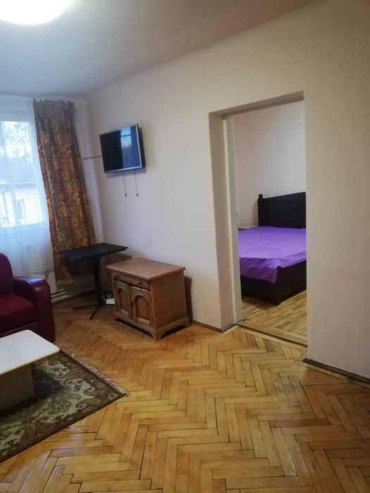 Dau in chirie  apartament cu 2 camere in apropiere de Spitalul Judetean