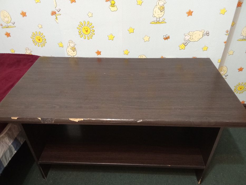 Столик под телевизор продам срочно
