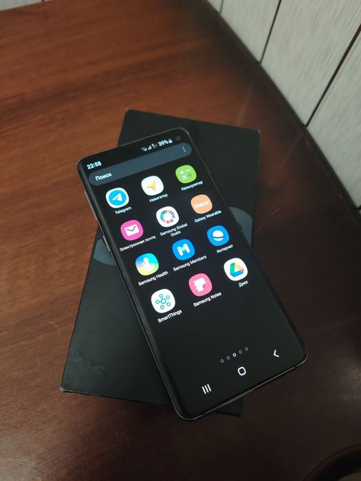 Телефон Samsung s10