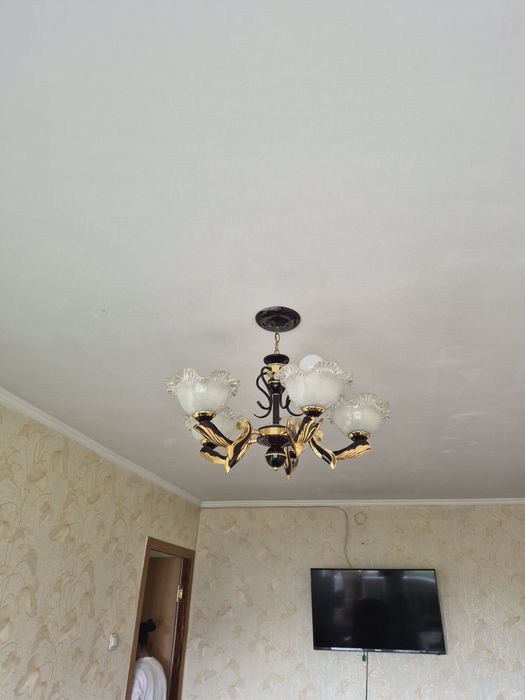 Продам люстру пятирожковую