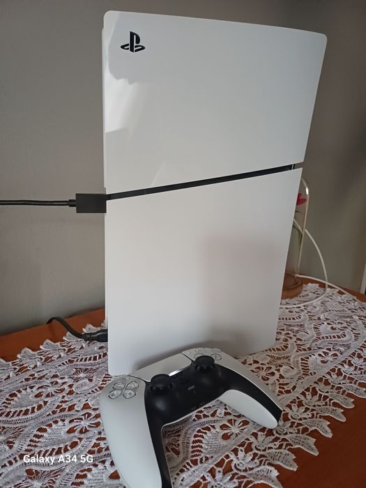 Vând  PlayStation 5