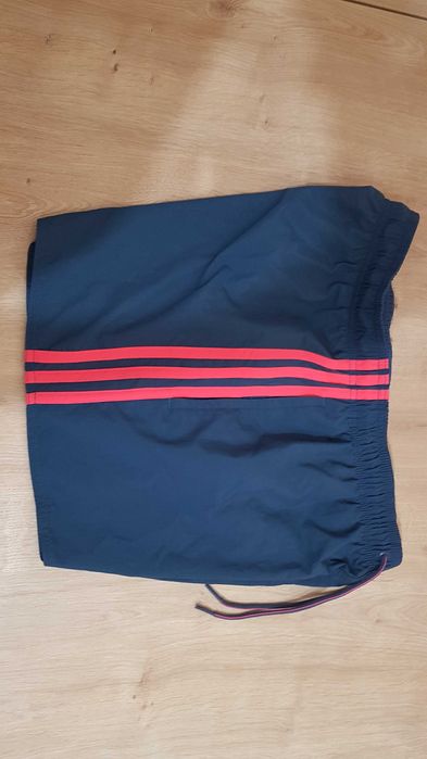 Vand sort de baie Adidas.