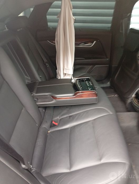 Cadillac srochno sotiladi